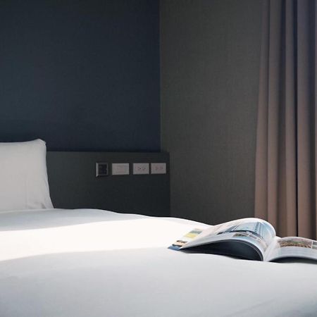 Hotel Leisure 台中輕行旅 Екстер'єр фото